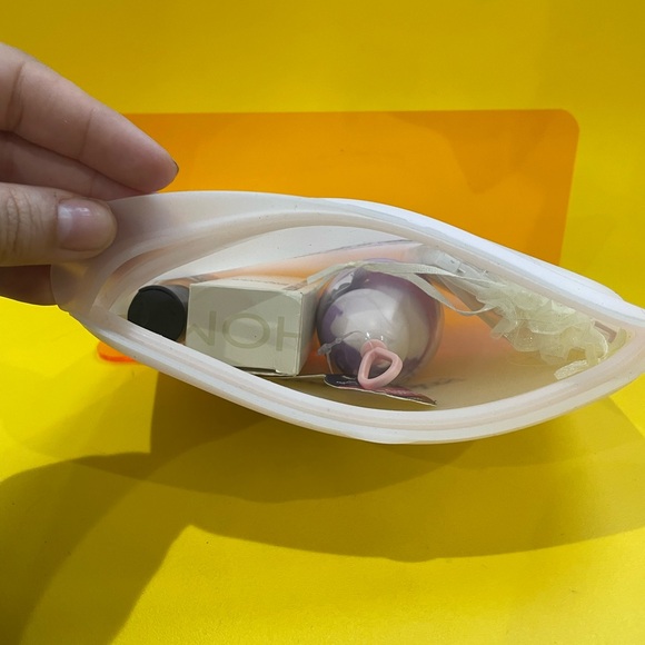 Philosophy Silicone Toiletry Pouch Goodie Bundle (5 items) - Picture 7 of 8